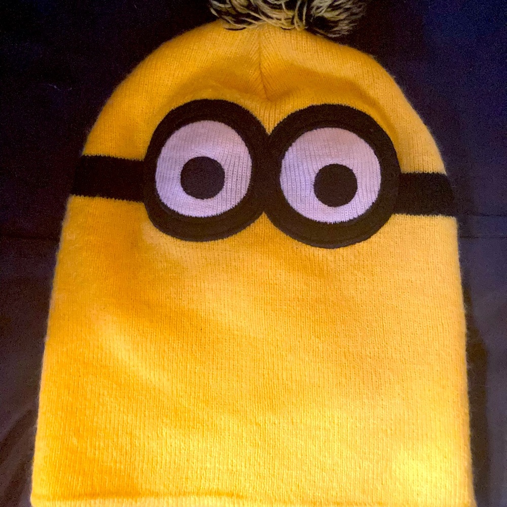 CUTE MINION TOBOGGAN W/POM POM - EUC
